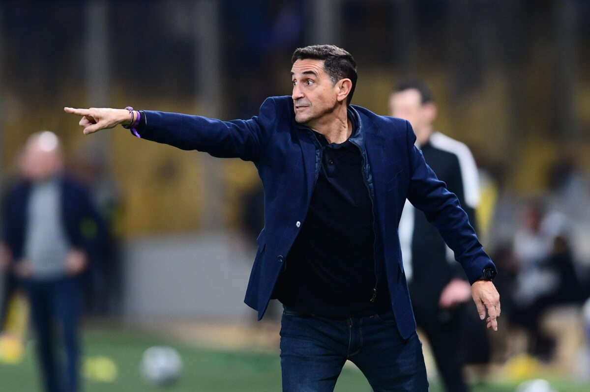 Μπαίνει στην ουσία του πράγματος…