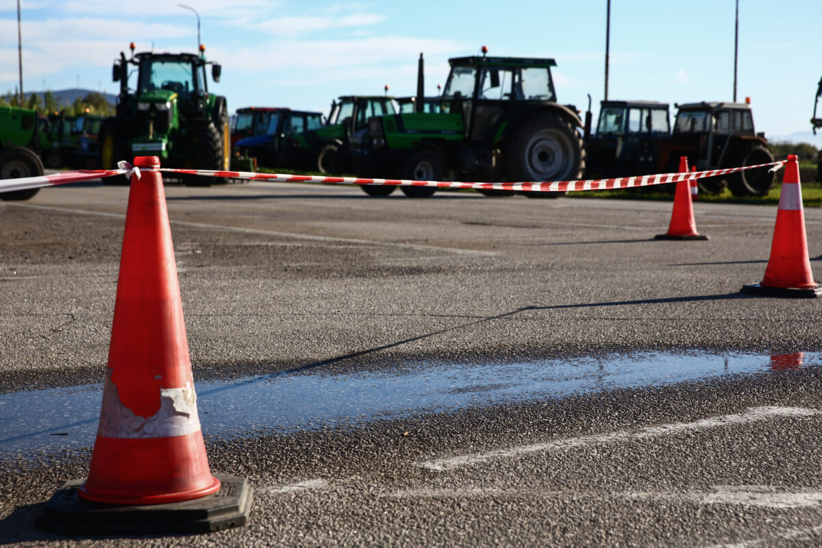 Επεισόδια αγροτών-αστυνομίας στον Πλατύκαμπο (vid)