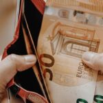 Ακρίβεια: Οι Έλληνες δυσκολεύονται να βγάλουν τον μήνα (vid)
