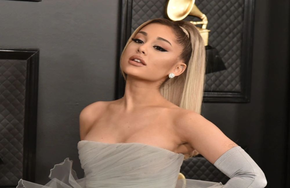 Αριάνα Γκράντε: Σοκαριστική επίθεση από φαν σε κόκκινο χαλί!