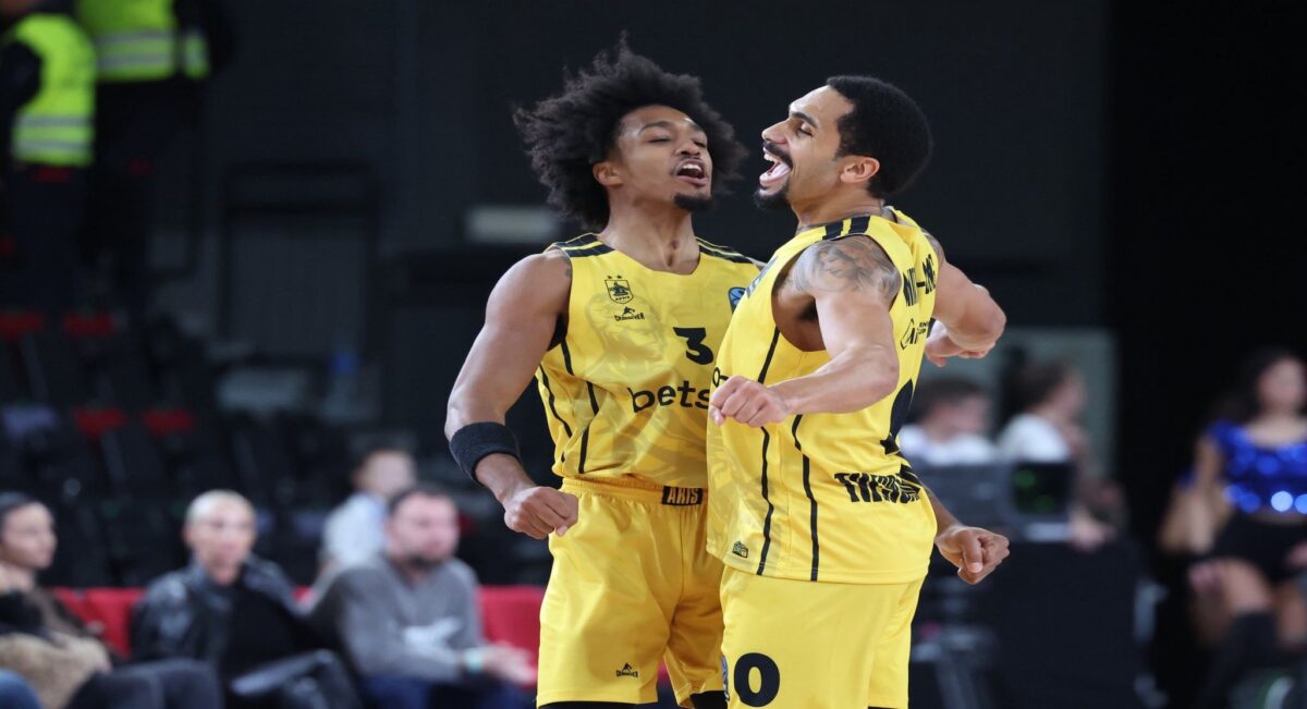 Η “γεμάτη” εμφάνιση του Τζόουνς και το… ρεκόρ