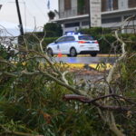 Αστυνομικοί ενημερώνουν κατοίκους σε χωριά για απάτες και κλοπές (vid)