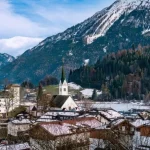 Aυτή είναι χώρα! – Μισθοί από 3.000 ευρώ και δωρεάν διαμονή με θέα τις… Άλπεις!