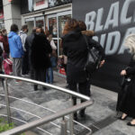 Black Friday: Τι να προσέξετε ενόψει των εκπτώσεων (vid)