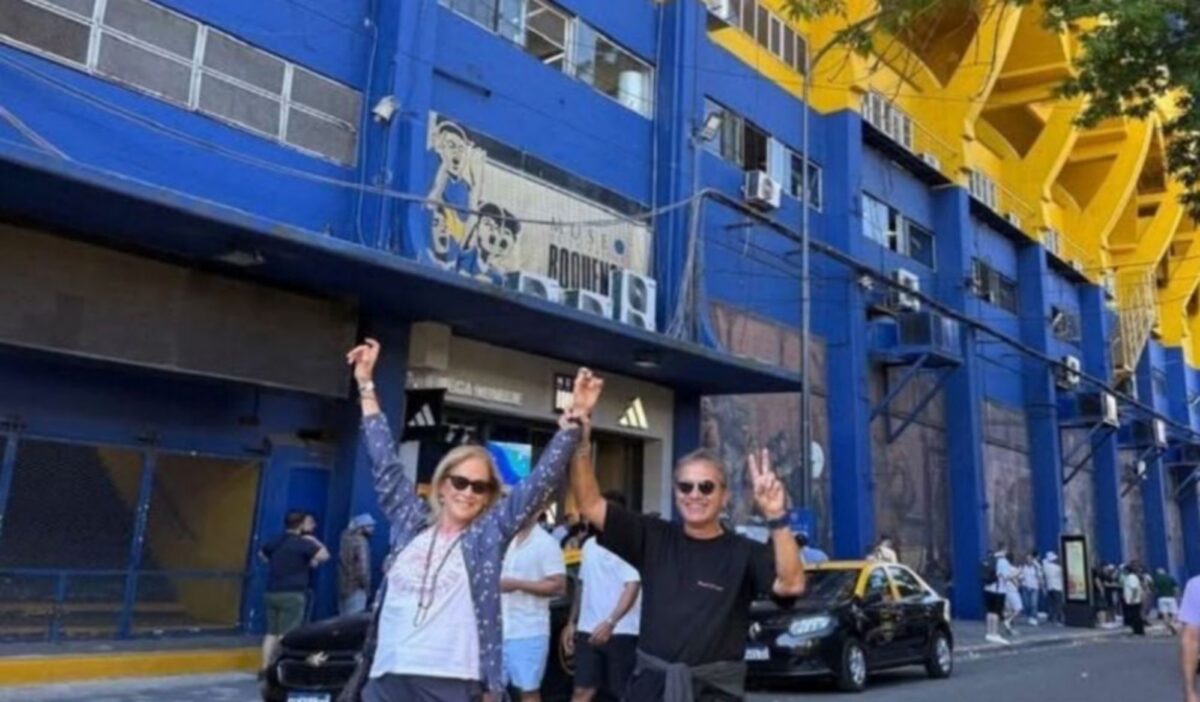 Ο Γιώργος Νταλάρας βρέθηκε στο θρυλικό “Μπομπονέρα”