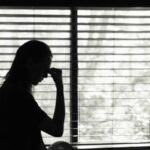 Χτύπησε τη μητέρα της για ακαθάριστο υπόγειο – «Θα γίνει ο τάφος σου»