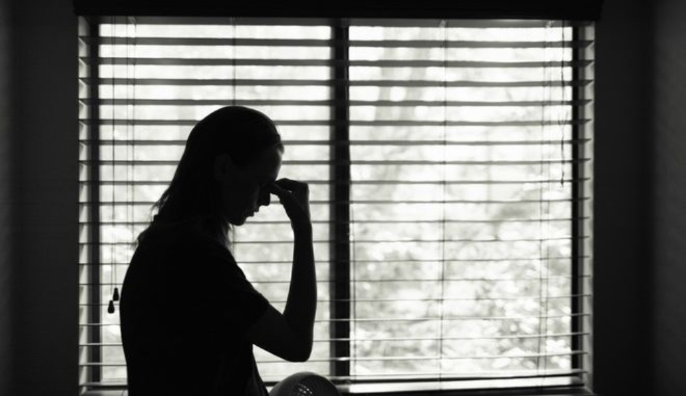 Χτύπησε τη μητέρα της για ακαθάριστο υπόγειο – «Θα γίνει ο τάφος σου»