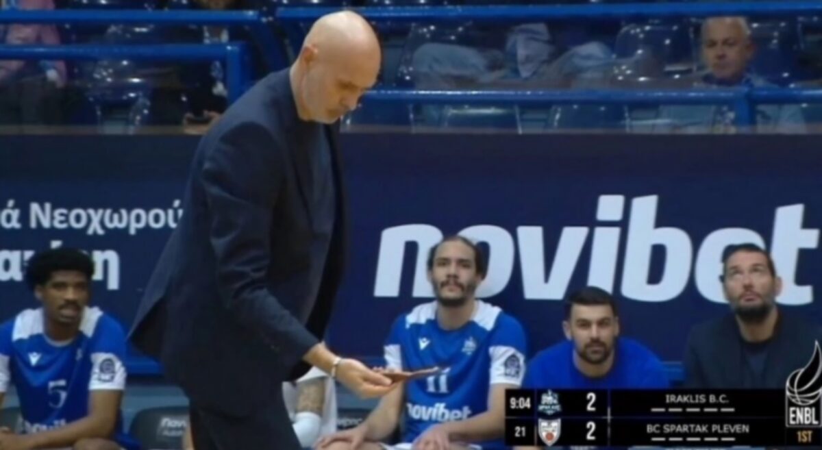 Κομμάτι ξύλο από την οροφή του Ιβανώφειου έπεσε στο παρκέ! (vid)