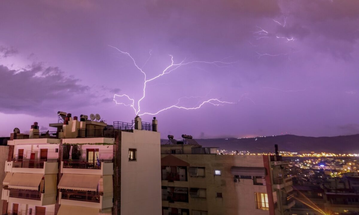 Πλημμύρες και κατολισθήσεις σε Δυτική Ελλάδα από την κακοκαιρία (vid)