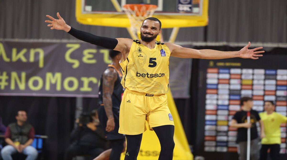 Πρώτες επαφές με Νουά (vid)