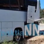Λεωφορείο που μετέφερε παιδιά έπεσε σε χαντάκι (vid)