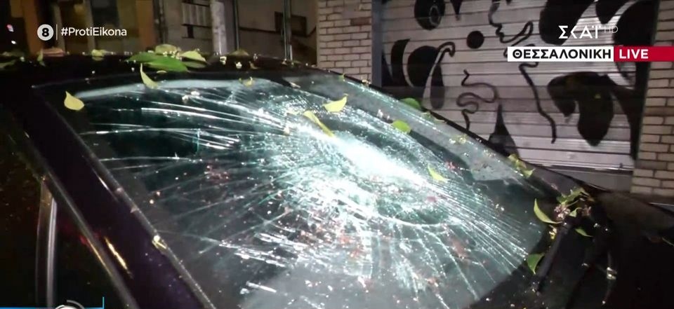 Ζημιές από πτώση δέντρων στο κέντρο της Θεσσαλονίκης! (vid)