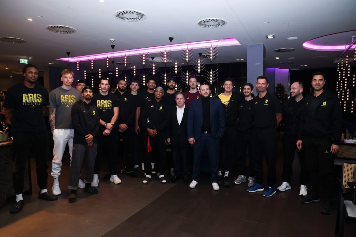 ΑΡΗΣ Betsson: Επίσκεψη από τον πρόξενο στο Αμβούργο, που είναι ανιψιός του Κλεάνθη Βικελίδη