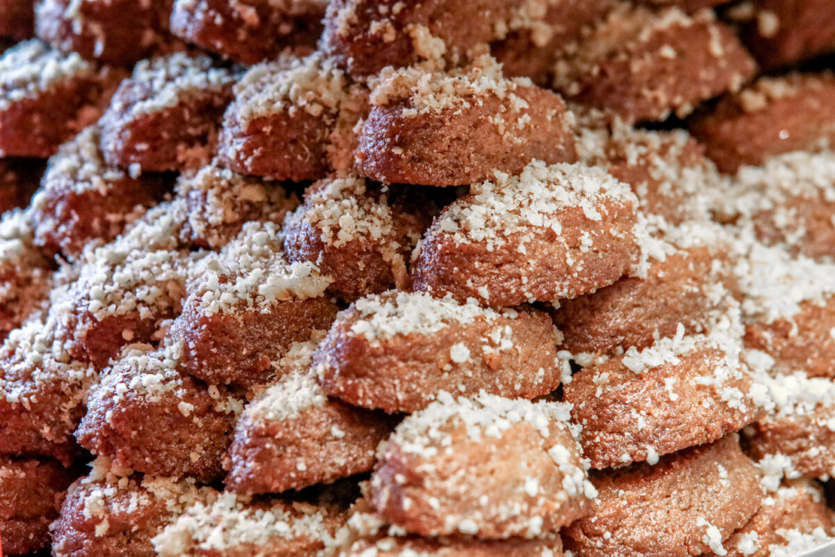 Τόσο θα κοστίσουν φέτος μελομακάρονα και κουραμπιέδες