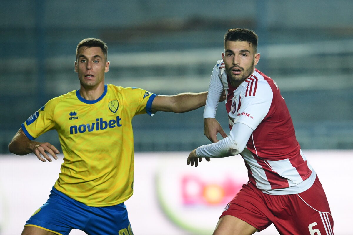 Παναιτωλικός-Ολυμπιακός: Ξυλοδαρμός πατέρα μπροστά στον 11χρονο γιο του (vid)