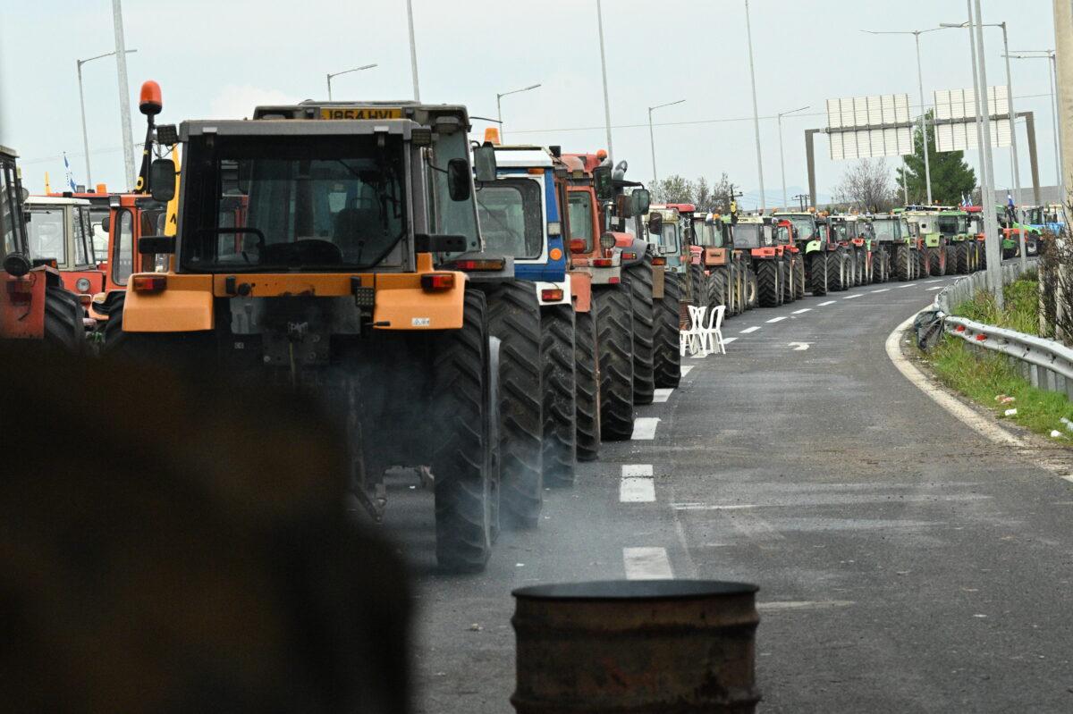 Ένταση στα Πράσινα Φανάρια – Αγρότης μεταφέρθηκε στο νοσοκομείο (vid)