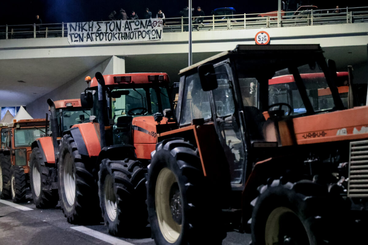 Αγρότες έκλεισαν την έξοδο για το αεροδρόμιο “Μακεδονία”!