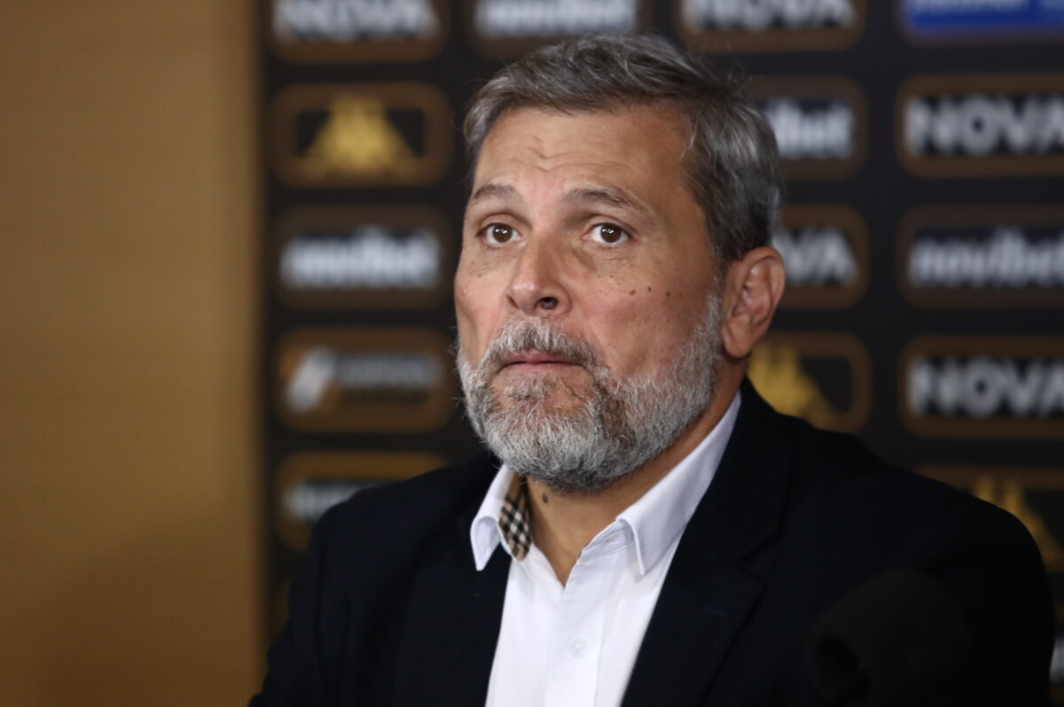 Αϊβαζίδης για την ΠΑΕ: “Υπάρχει καπνός, αλλά όχι φωτιά – Το γήπεδο είναι το… τυράκι” (vid)