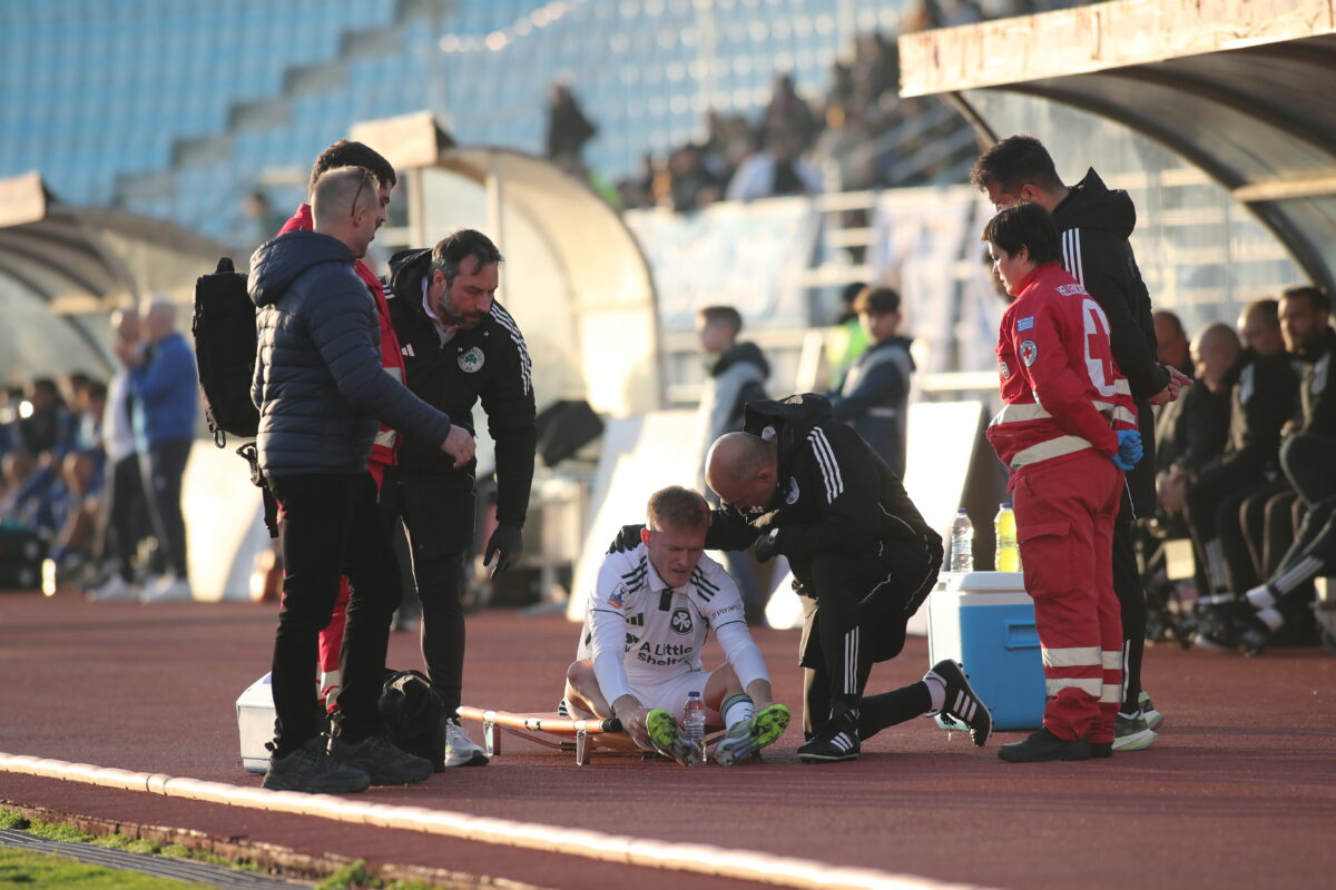 Πρόβλημα του Σφιντέρσκι με τη… σέντρα, έγινε αναγκαστική αλλαγή στο 8’ (vid)
