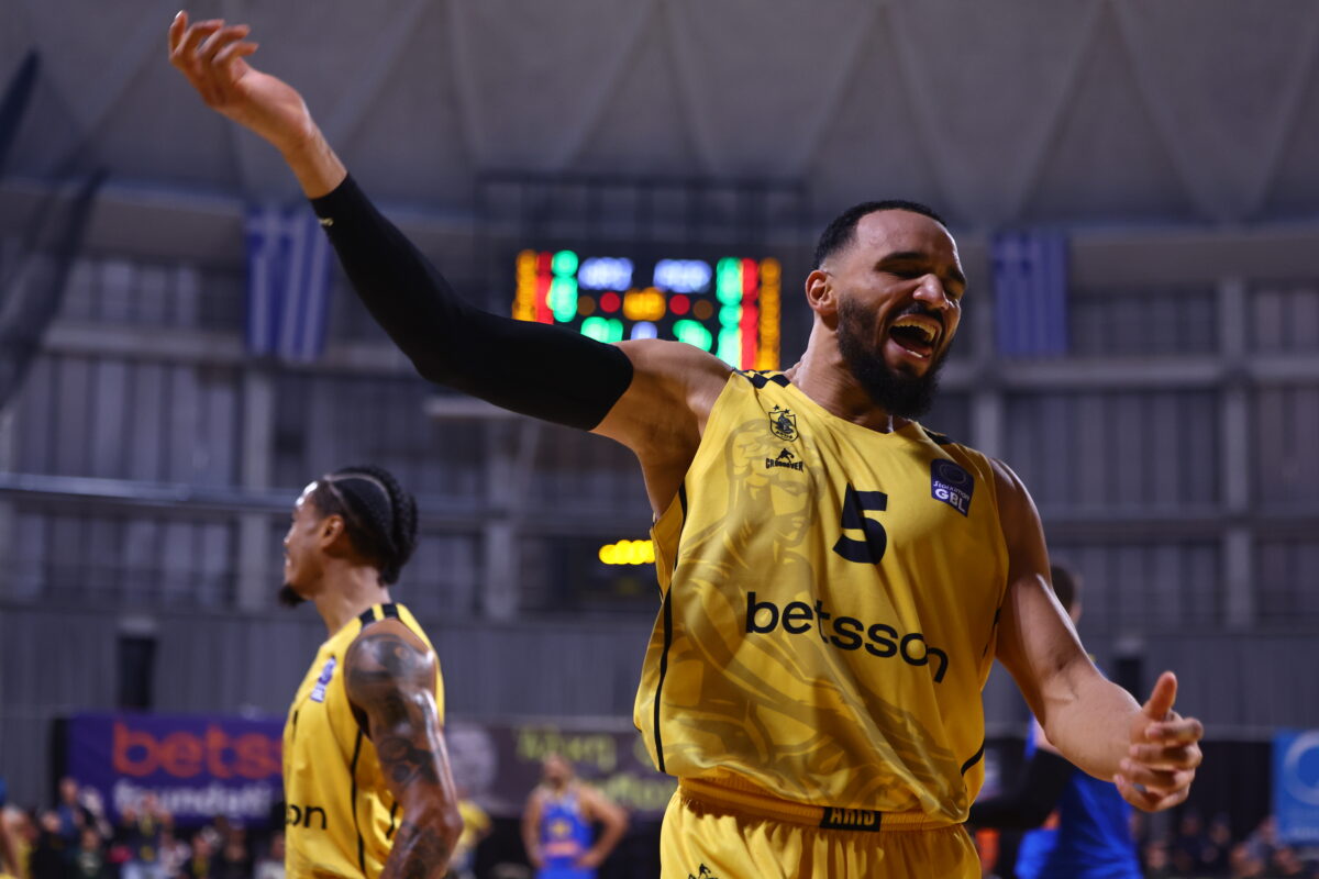 Novibet AllAboutARIS TV: Το τρίποντο νίκης του Νουά με Περιστέρι και στον…αέρα το Παλέ!!! (vid)