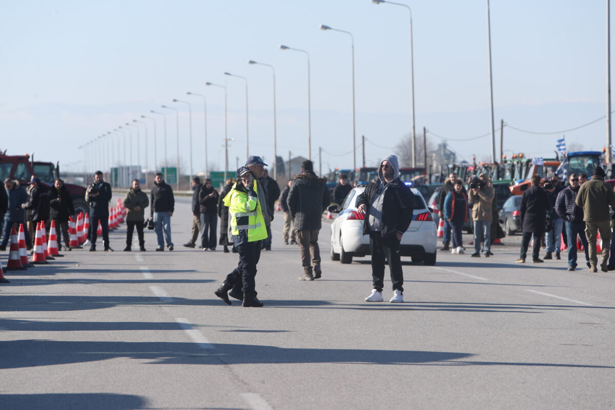 Δεν θα κλείσουν τα Μάλγαρα οι αγρότες μέχρι την Πρωτοχρονιά (vid)