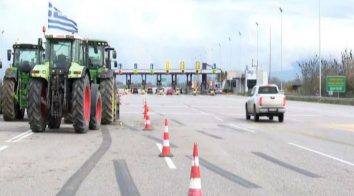 Θεσσαλονίκη: Σχεδιάζουν μπλόκα μέχρι και τις γιορτές οι αγρότες (vid)
