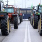 Σκληραίνουν την στάση τους oι αγρότες – Πρωτοχρονιά στα μπλόκα (vid)