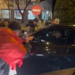 Οι οπαδοί της Ρεάλ… σταμάτησαν το αμάξι του Αλόνσο! (vids)