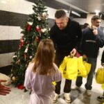 Χαμόγελα και δώρα από τον ποδοσφαιρικό ΑΡΗ (pics)