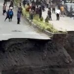 Ο δρόμος «άνοιξε» μπροστά σε σοκαρισμένους οδηγούς (vid)