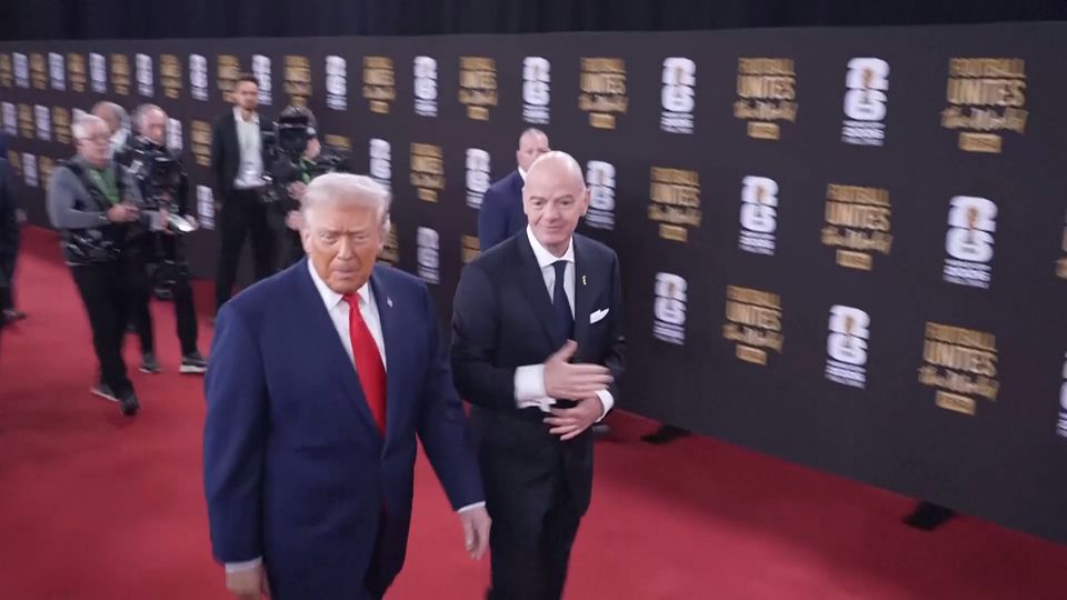 Η άφιξη του Τραμπ στην τελετή κλήρωσης του Παγκοσμίου Κυπέλλου 2026 (vid)