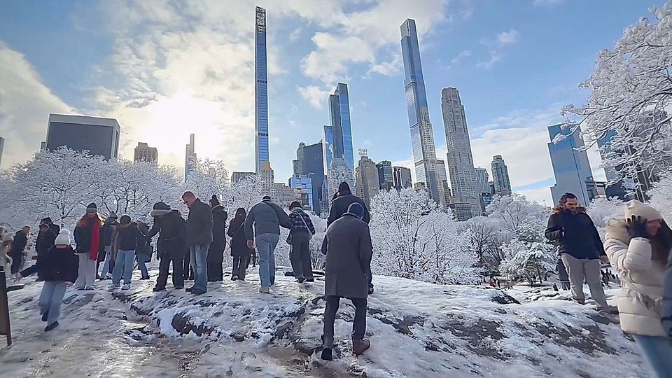 Η κακοκαιρία… έντυσε στα λευκά τη Νέα Υόρκη! (vid)