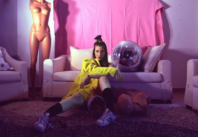 Πρώην συνεργάτιδα του Μαζωνάκη καταγγέλλει παρενόχληση και απειλές για τη ζωή της (vid)