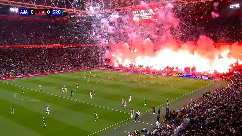Η στιγμή της οριστικής διακοπής στο Άγιαξ – Γκρόνινγκεν λόγω βεγγαλικών (vid)
