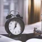 Τι ώρα να τρώμε βραδινό για να μην παχύνουμε