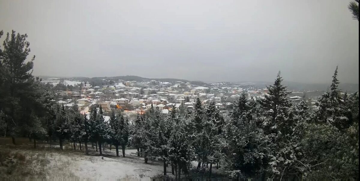 Θεσσαλονίκη: Οι περιοχές που… ντύθηκαν στα λευκά και τα σχολεία που είναι κλειστά