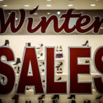 Πρεμιέρα στις χειμερινές εκπτώσεις – Οι Κυριακές που θα δουλεύουν τα μαγαζιά