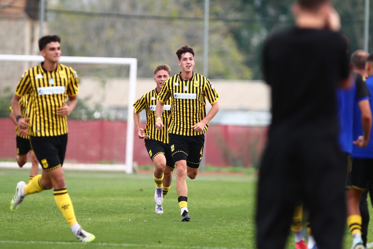 Εύκολη νίκη, με Καραμανλή και Χαρούπα, για την Κ-19