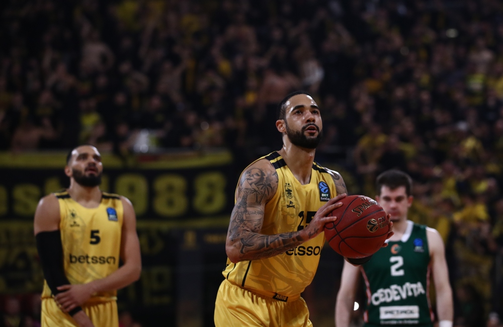 Χωρίς Χάρελ και Μποχωρίδη κόντρα στον Ολυμπιακό