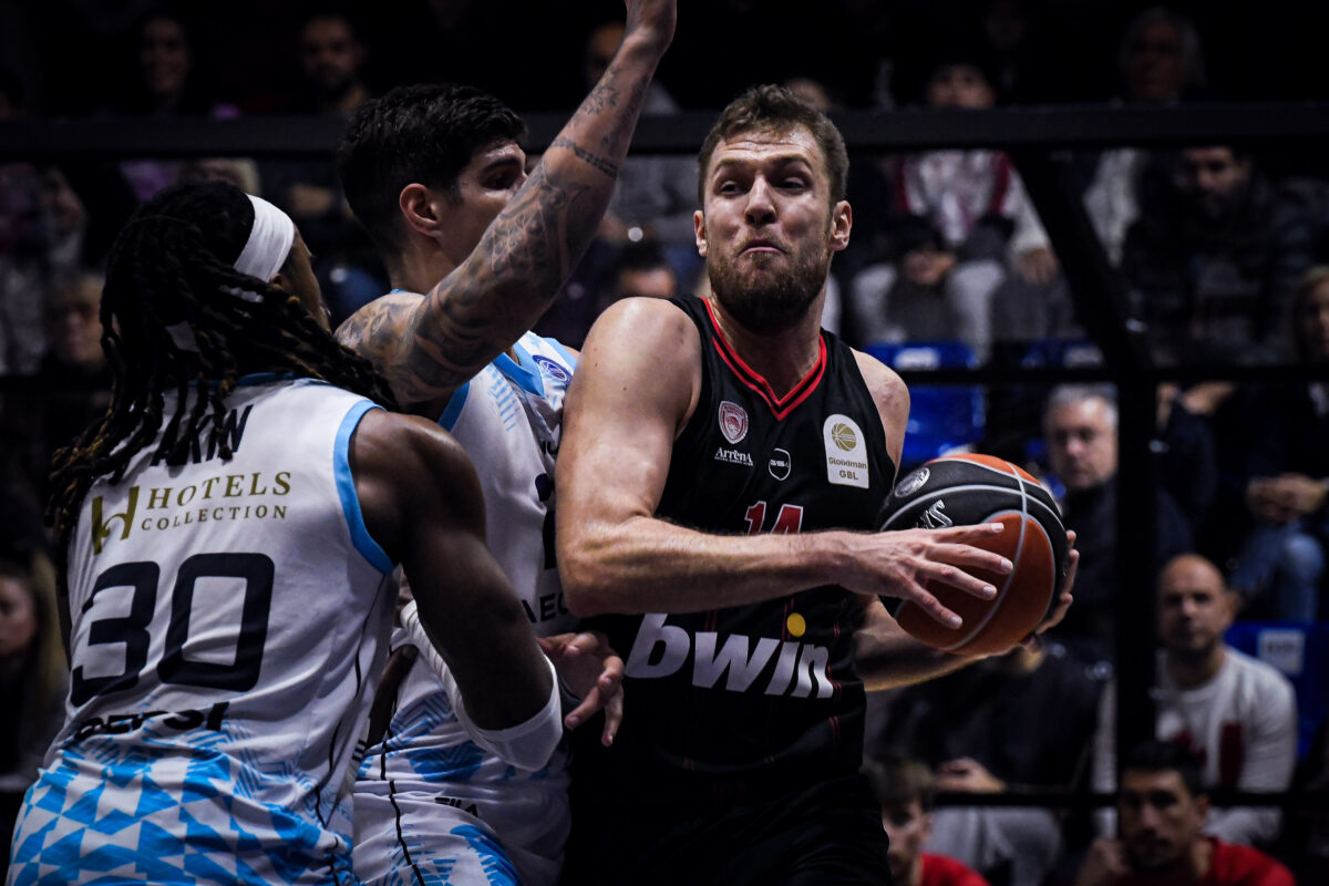 Καμπάνα μιας αγωνιστικής στον Βεζένκοφ (vid)