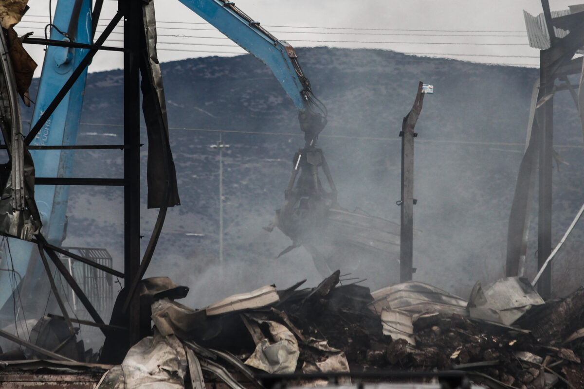 Πυροσβεστική: «Πολύμηνη διαρροή προπανίου οδήγησε στην έκρηξη στη Βιολάντα» (vid)