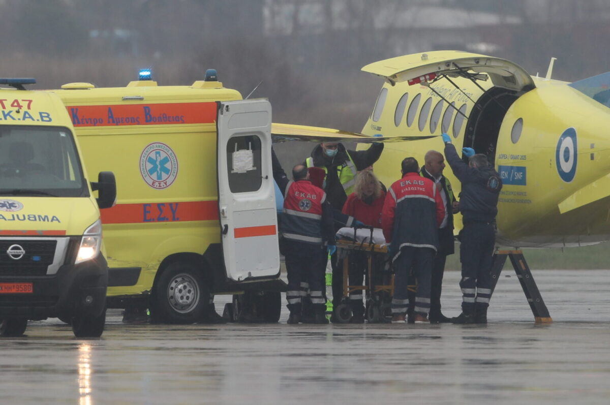 Έφτασαν στη Θεσσαλονίκη οι δύο τραυματίες οπαδοί του ΠΑΟΚ (pics+vid)