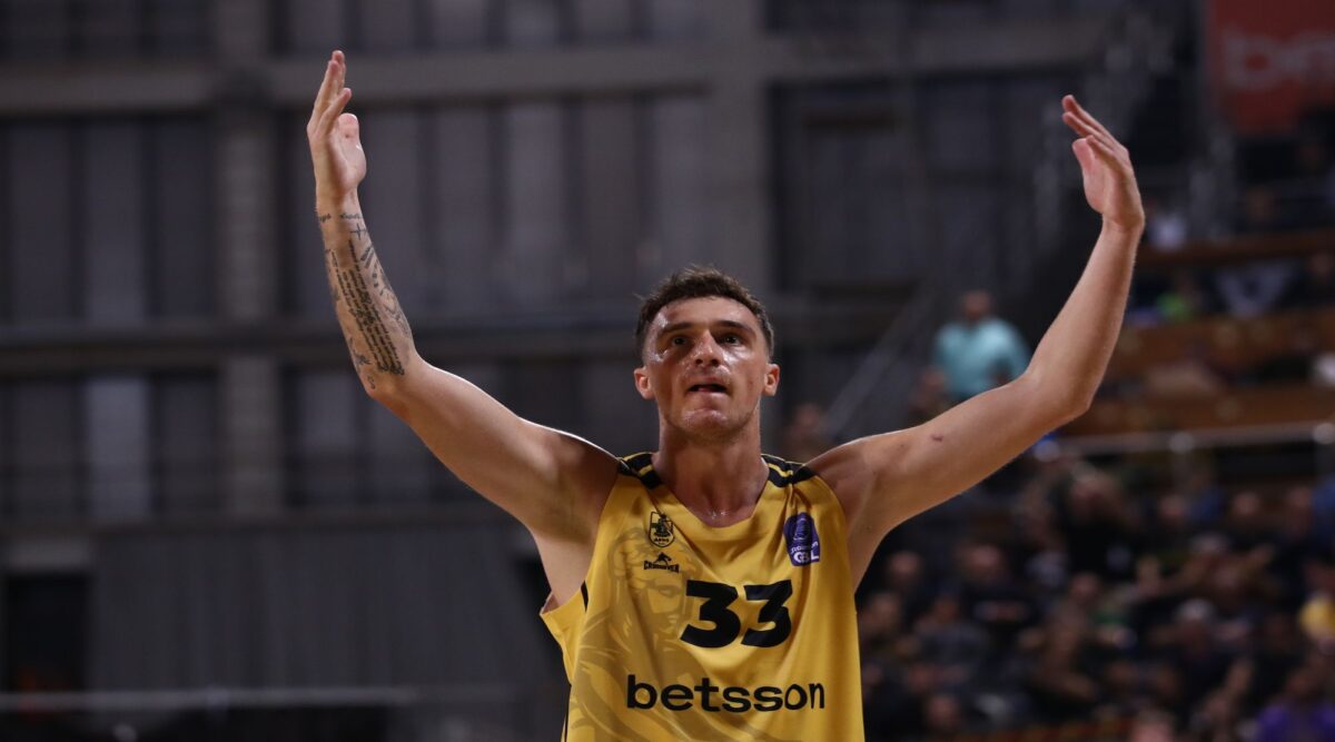 «Κρύο αίμα, μεγάλα σουτ» (pic)