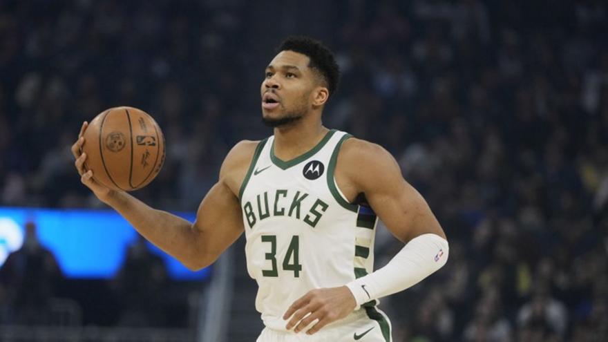 Με… σούπερ Γιάννη οι Μπακς νίκησαν τους Χοκς (vid)