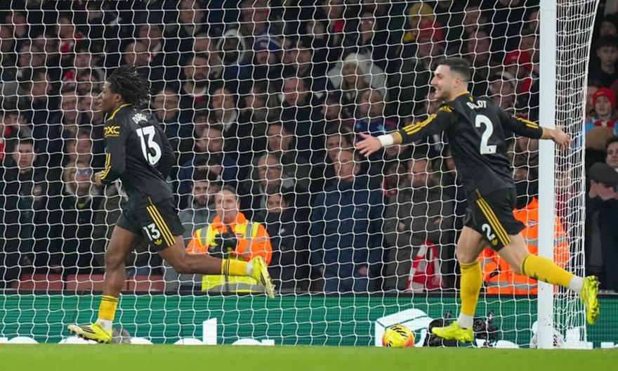 Γιουνάιτεντ από τα… παλιά και «διπλό» με Άρσεναλ