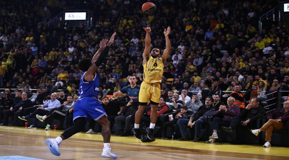 Διαδοχικά τρίποντα ανεβάζουν την διαφορά για τον ΑΡΗ (vid)