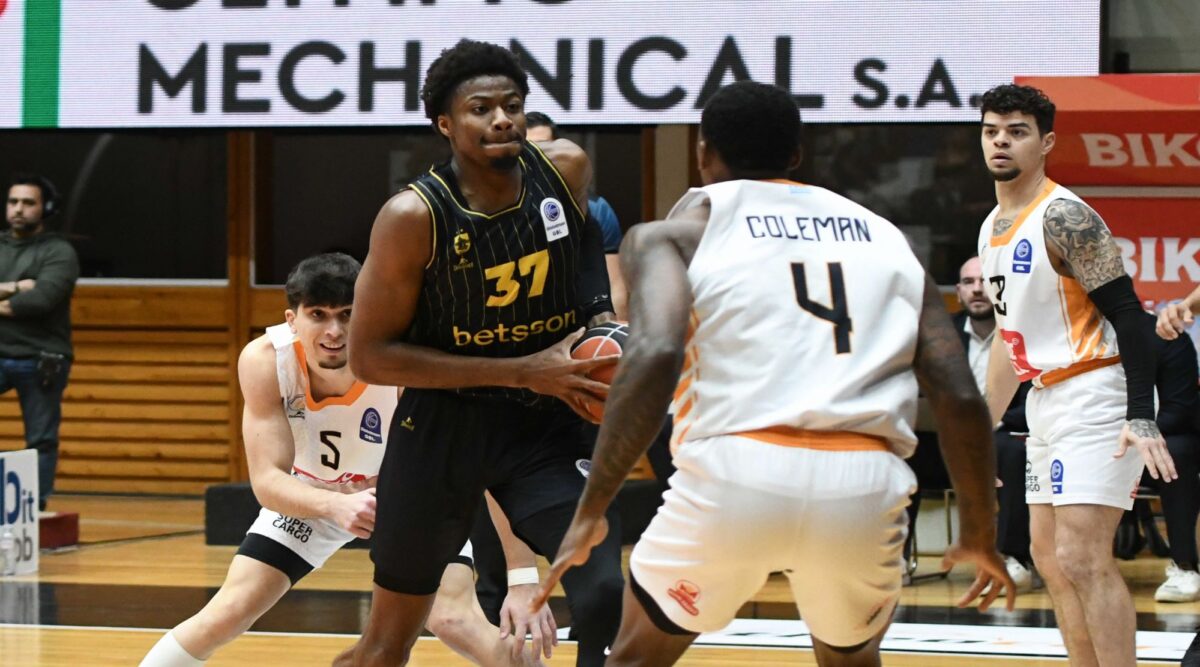 “Ωραίος” Αντετοκούνμπο: Πρώτος ριμπάουντερ, πρώτος μπλοκέρ και… αλάνθαστος