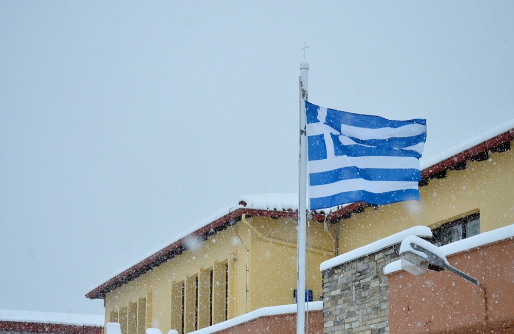 Ξεκίνησε η χιονόπτωση και στα ορεινά της Χαλκιδικής (vid)