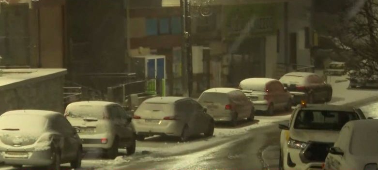 Ο Χορτιάτης ξύπνησε με χιόνια (vids)