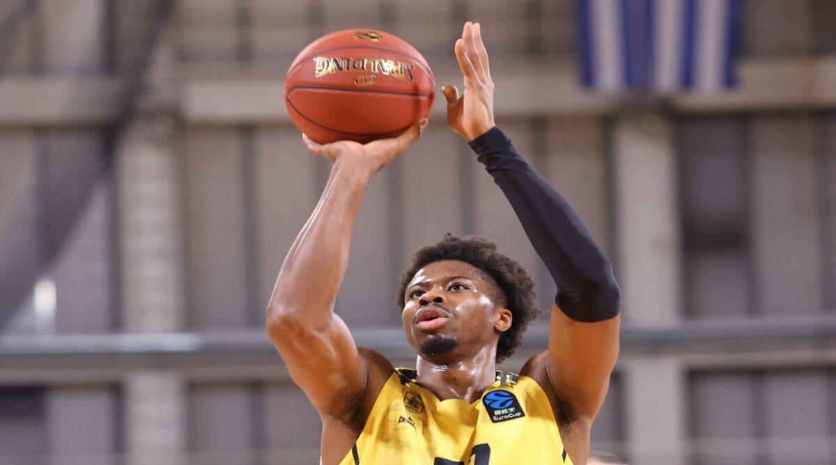 Πρόβλημα με Αντετοκούνμπο, δεν παίζει στο δεύτερο ημίχρονο!